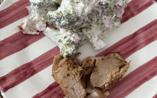 Mørbrad med broccolisalat