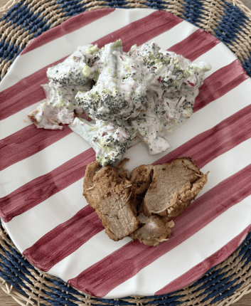 Mørbrad med broccolisalat