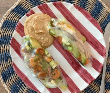 Rispapirruller med grøntsager og kød