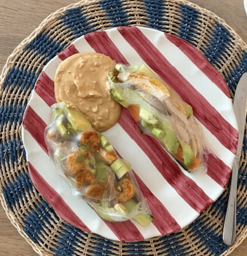 Rispapirruller med grøntsager og kød