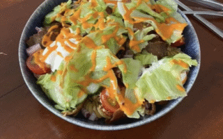 Bowl med kebab og pasta