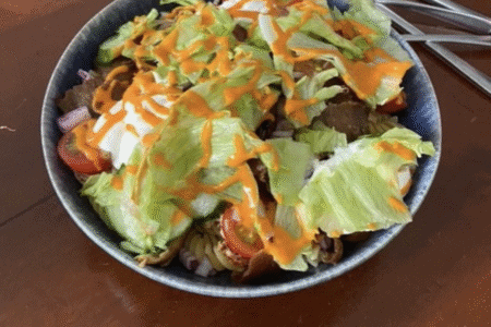 Bowl med kebab og pasta