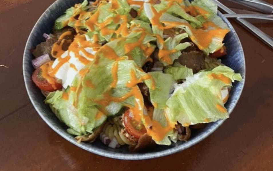 Bowl med kebab og pasta